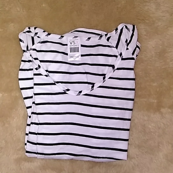 Victoria's Secret Tops - VSX workout top
